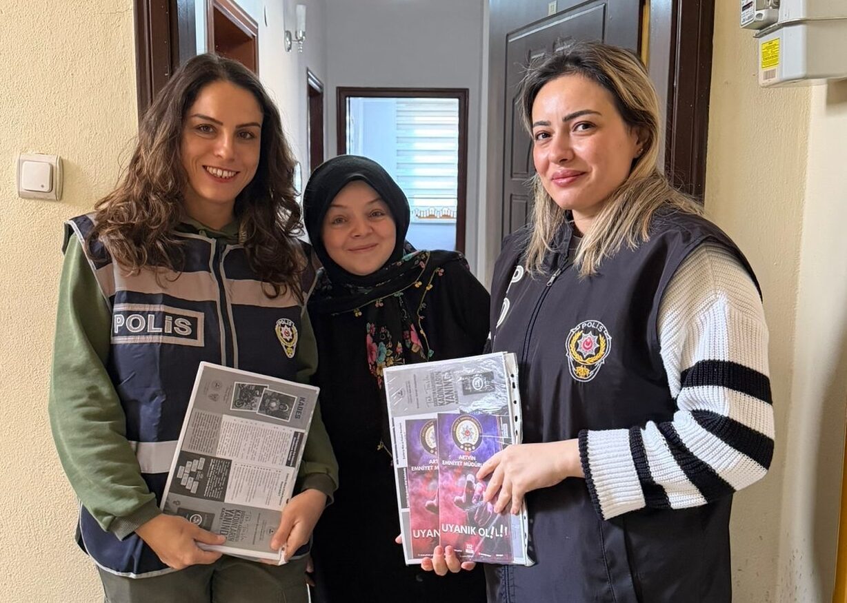 ARTVİN (AA) – Artvin'de telefon dolandırıcılığı yöntemiyle bir vatandaşın hesabından