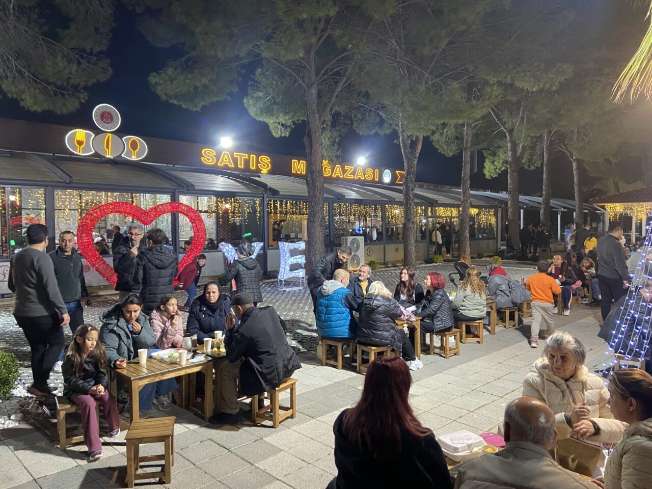 - Hükümlülerden oluşan orkestranın hazırladığı konsere vatandaşlar ilgi gösterdi