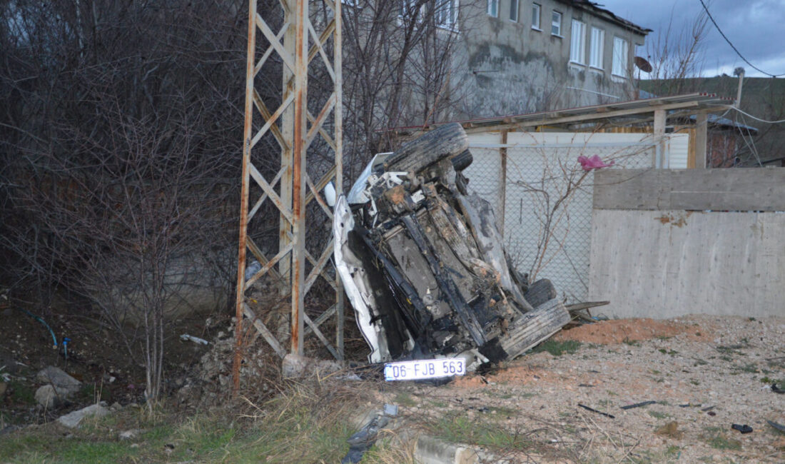 SAMSUN (AA) – Samsun'un Havza ilçesinde devrilen otomobildeki iki kişi