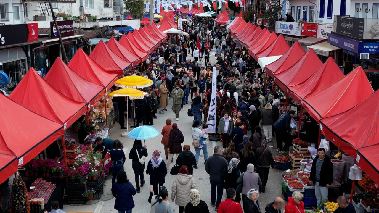 - Muğla Valisi İdris Akbıyık:
- "Artık dünya doğaya dönüyor. Ekolojimiz