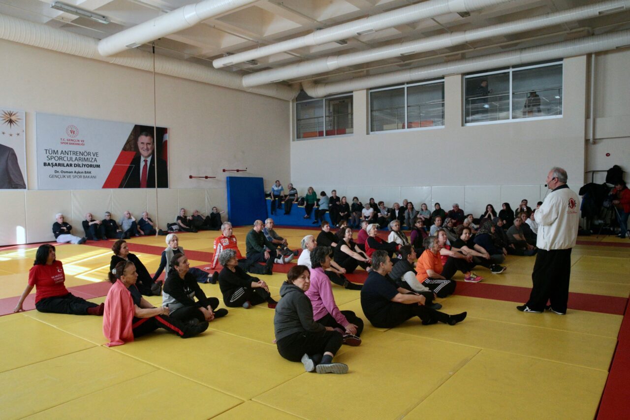 BOLU (AA) – Bolu'da 65 yaş üstü bireylere, denge ve