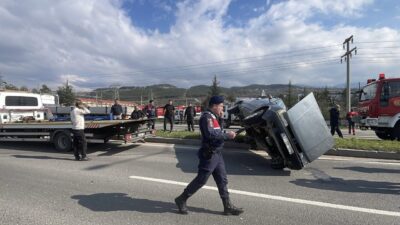 BOLU (AA) – Bolu'da kamyon ile otomobilin çarpışması sonucu 6'sı