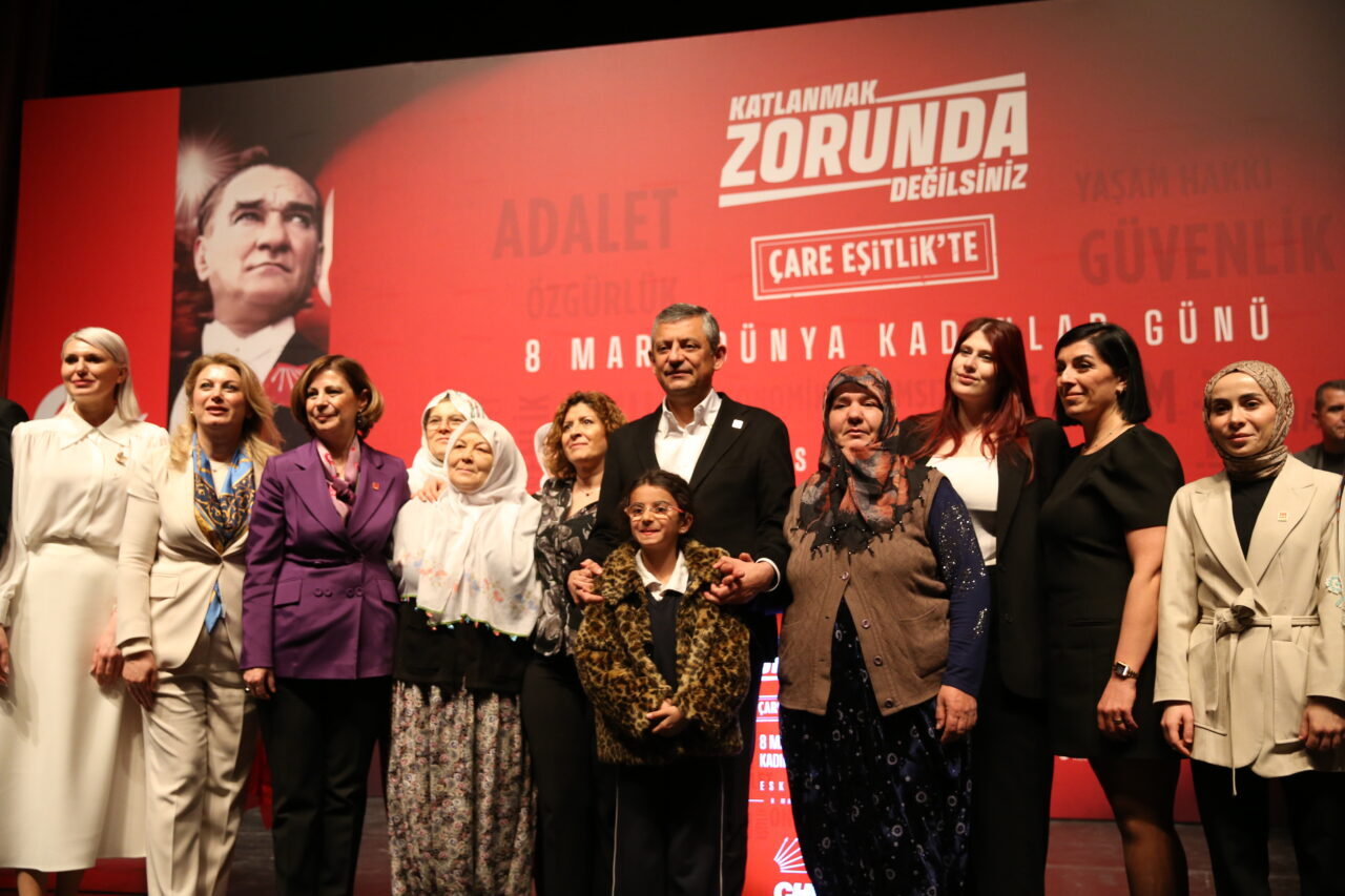 - "Biz kadınların korkusuzca yaşadığı, genç kadınların umutla yarınlara baktığı