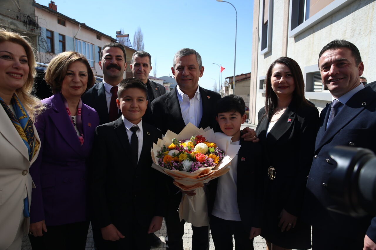 - "Habil Başkan, Cumhuriyet Halk Partisinin belediye başkanı, Sivrihisar'ın belediye