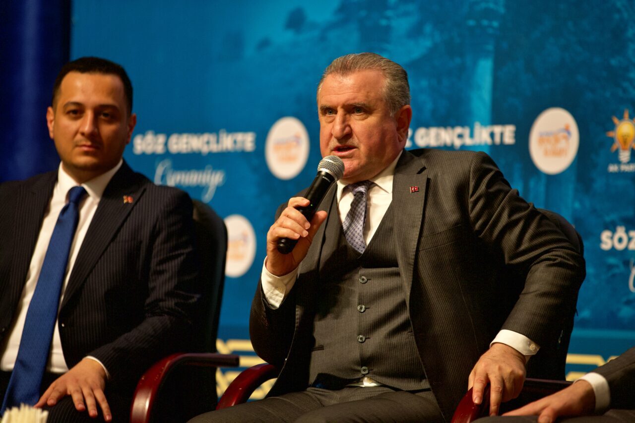 - "Türkiye, son 25 yılda gençlik ve spor yatırımlarında dünyada