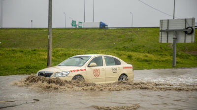 ERBİL (AA) – Irak’ın Erbil kentindeki sağanak yağış sonrası caddeleri
