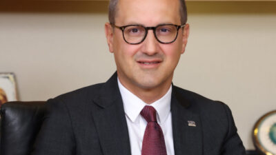 -  İş Bankası Genel Müdür Yardımcısı Sezgin Lüle:
- "Biz