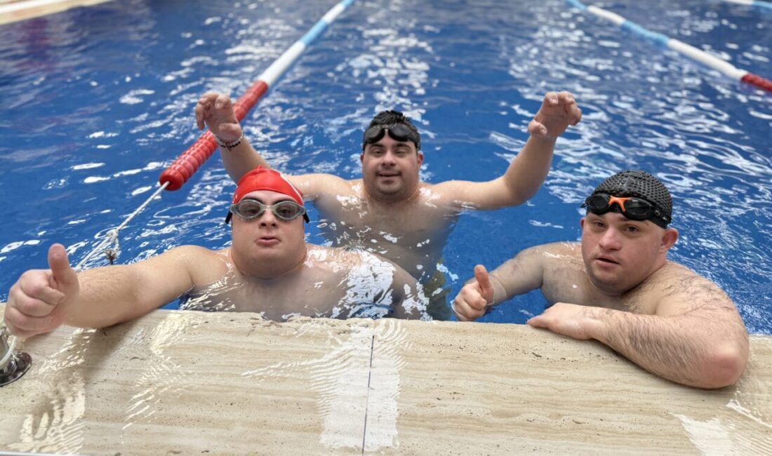 TEKİRDAĞ (AA) – Tekirdağ'da down sendromlu çocuklar, yüzme yarışmasında madalya