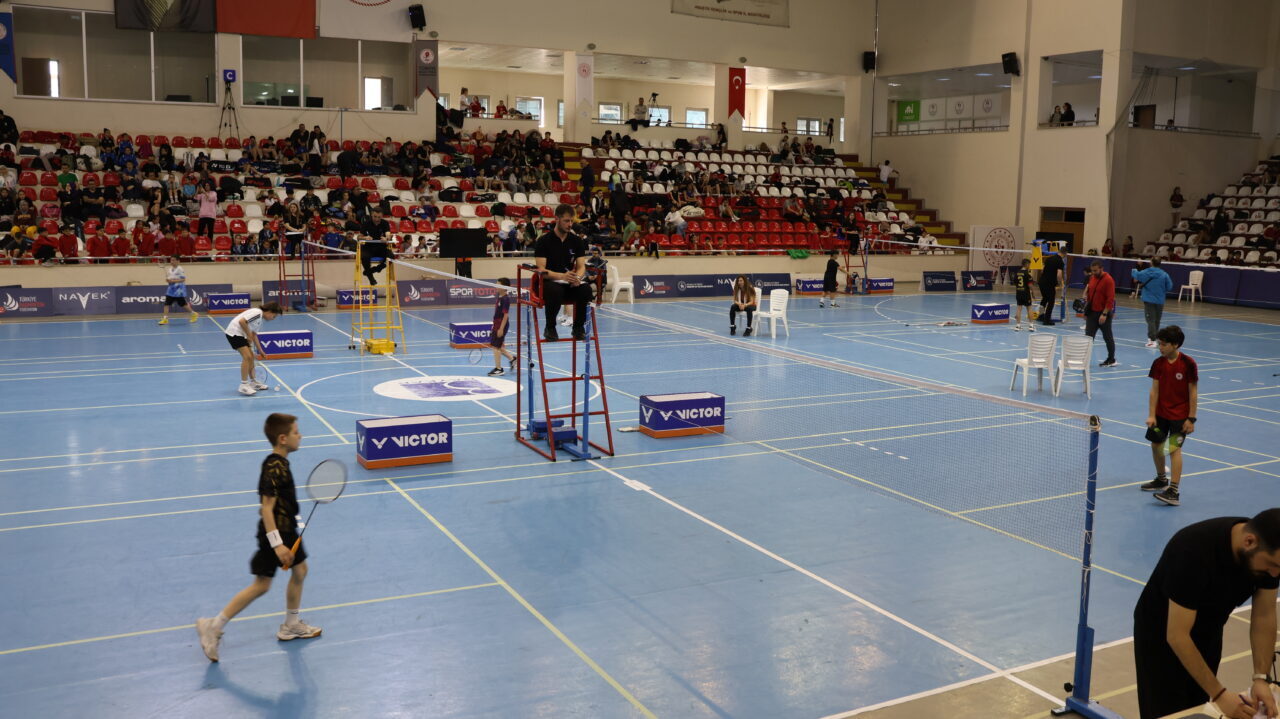AMASYA (AA) – Türkiye Badminton Federasyonu tarafından düzenlenen 11-13 Yaş