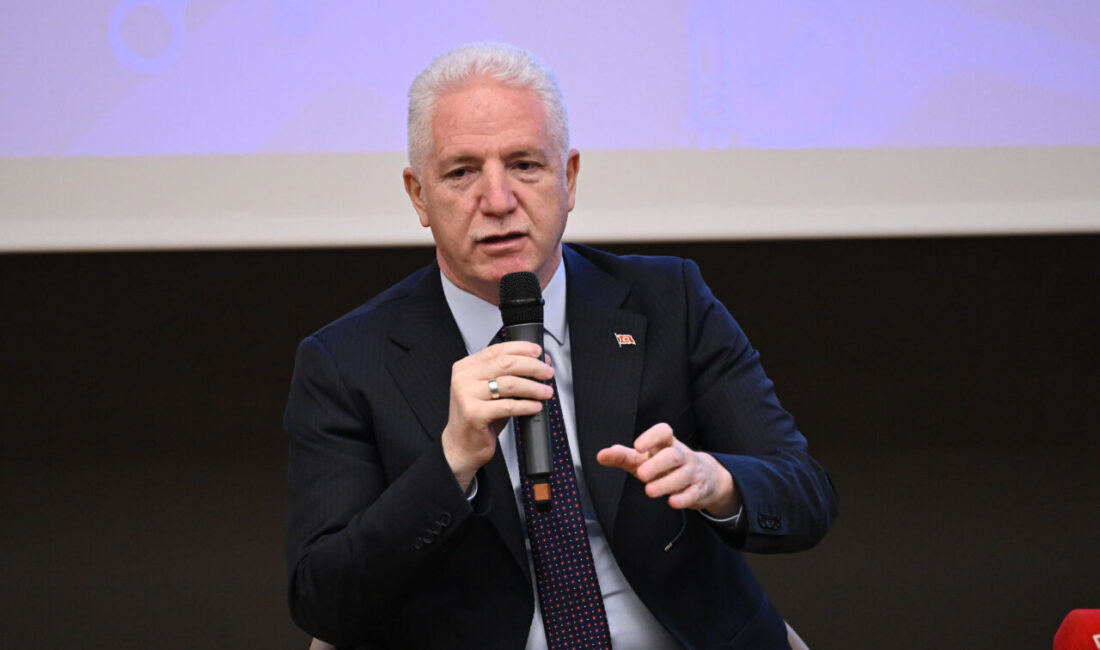 - İstanbul Valisi Davut Gül:
- "Dünyada pandemi sürecini en az