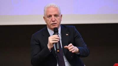 - İstanbul Valisi Davut Gül:
- "Dünyada pandemi sürecini en az