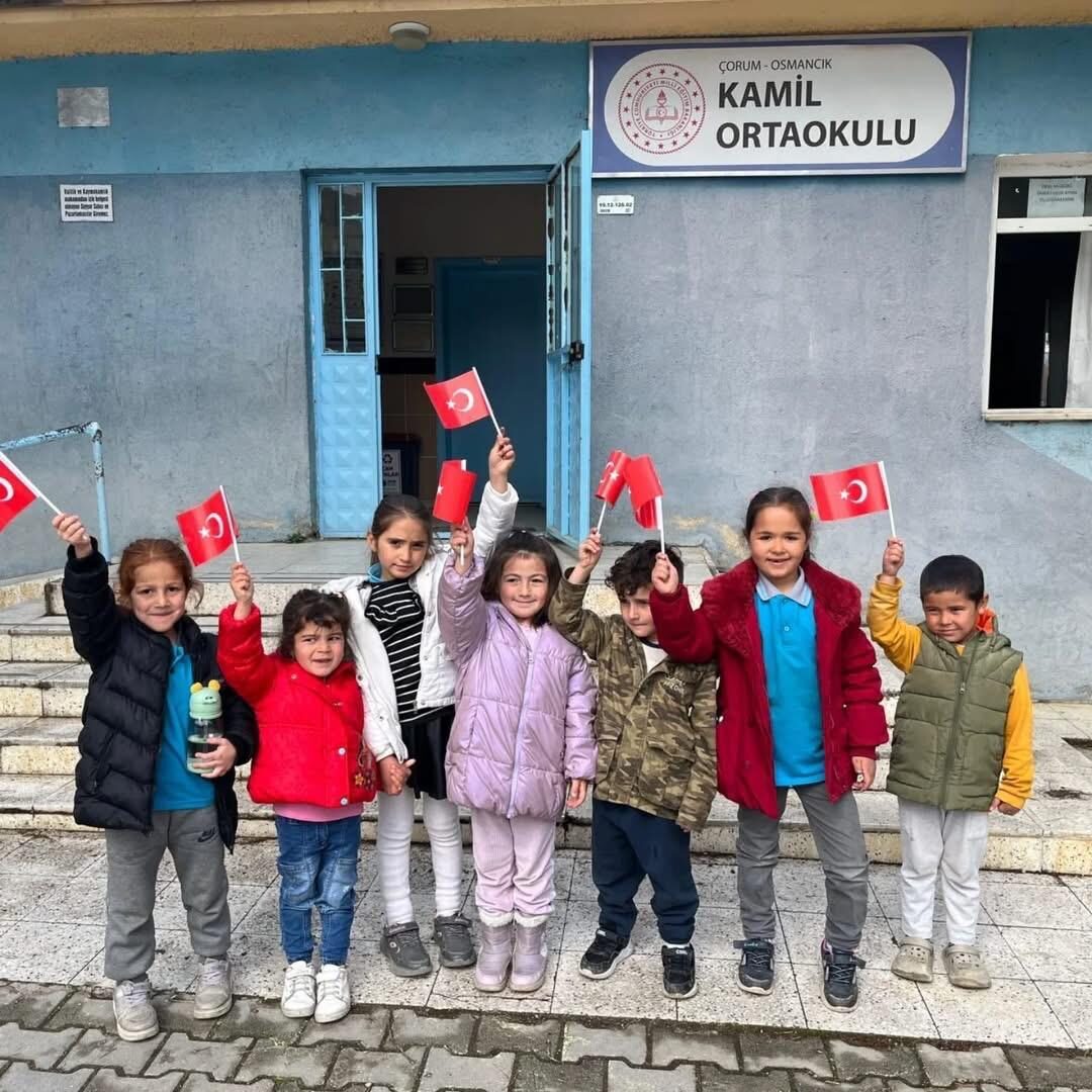 ÇORUM (AA) – Çorum'un Osmancık ilçesine bağlı Kamil köyünde öğrenciler,