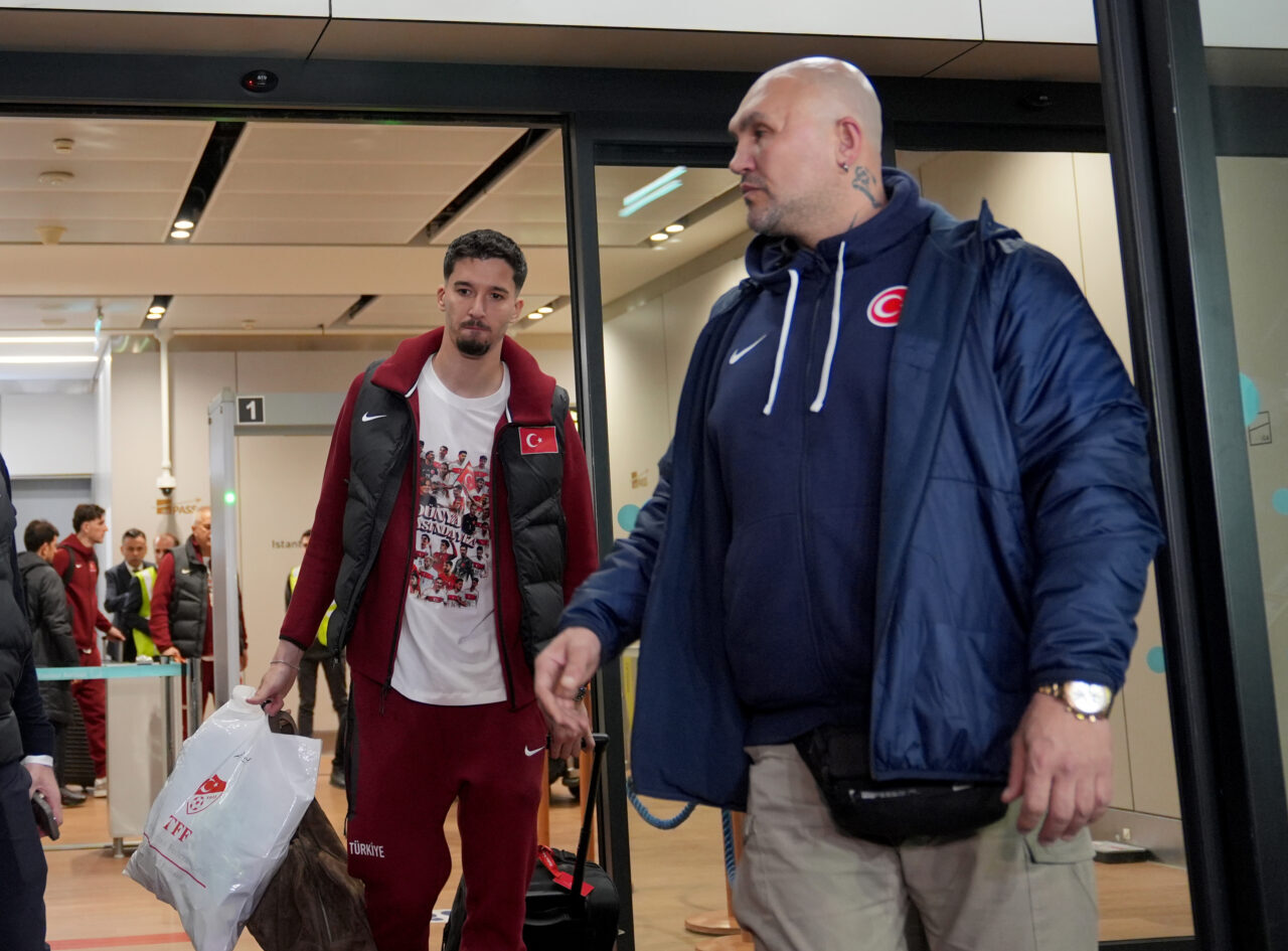 - Takım kaptanı Hakan Çalhanoğlu:
- "Ülkemize bu mutluluğu yaşattığımız için