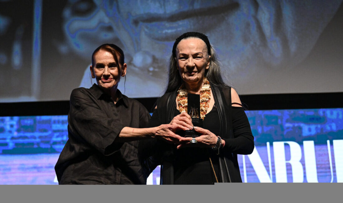 - Açılışta sinemaya gönül ve emek veren kişilere sunulan "Sinema