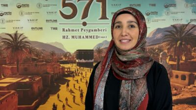 - Yapımcı Murat Kaya:
- "Peygamber Efendimizin yolunda ilerlemeyi, onun merhameti