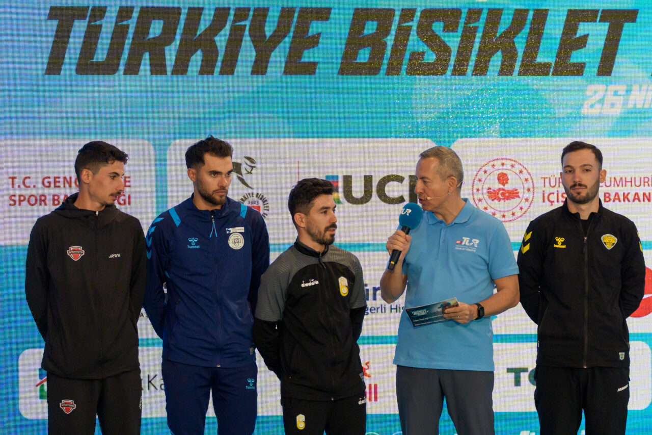 - İzmir Vali Yardımcısı Erkan Karahan:
"Bu organizasyonun güzel şekilde tamamlanabilmesi