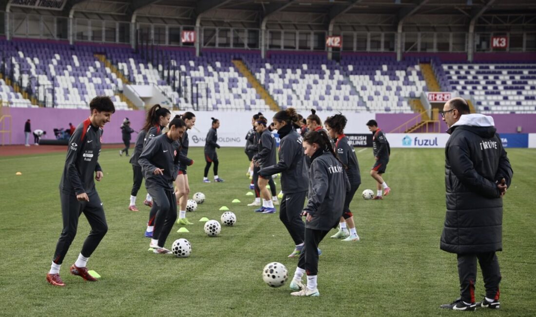 - Teknik direktör Necla Güngör Kıragası: 
- "Gelişen, gelişmekte olan