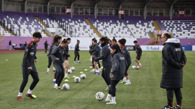 - Teknik direktör Necla Güngör Kıragası: 
- "Gelişen, gelişmekte olan