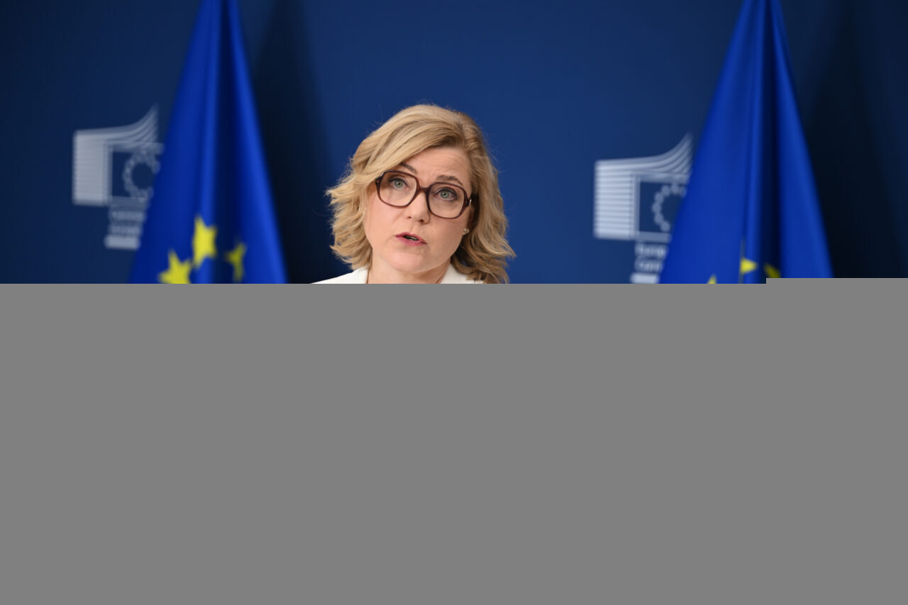 - Uygulama, kullanıcıların çevrim içi platformlara erişim sırasında yaşlarını doğrulamalarını