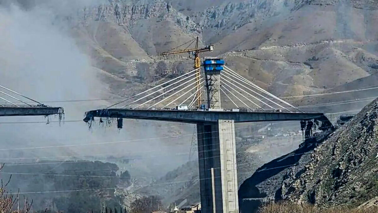 TAHRAN (AA) – ABD ve İsrail, İran'ın başkenti Tahran yakınlarındaki