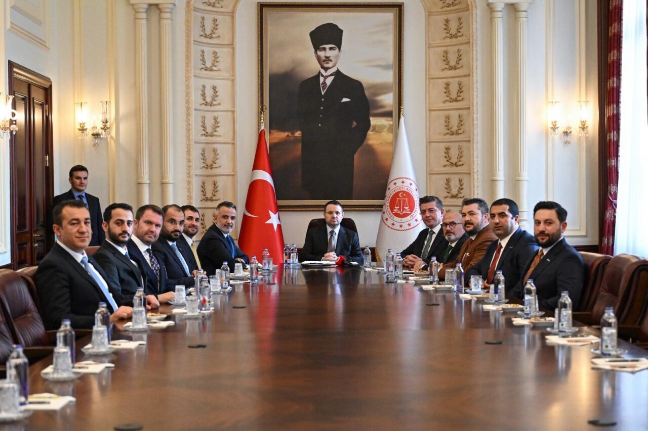 - "İş dünyasının doğrudan muhatap olduğu ticari davalar ve iş