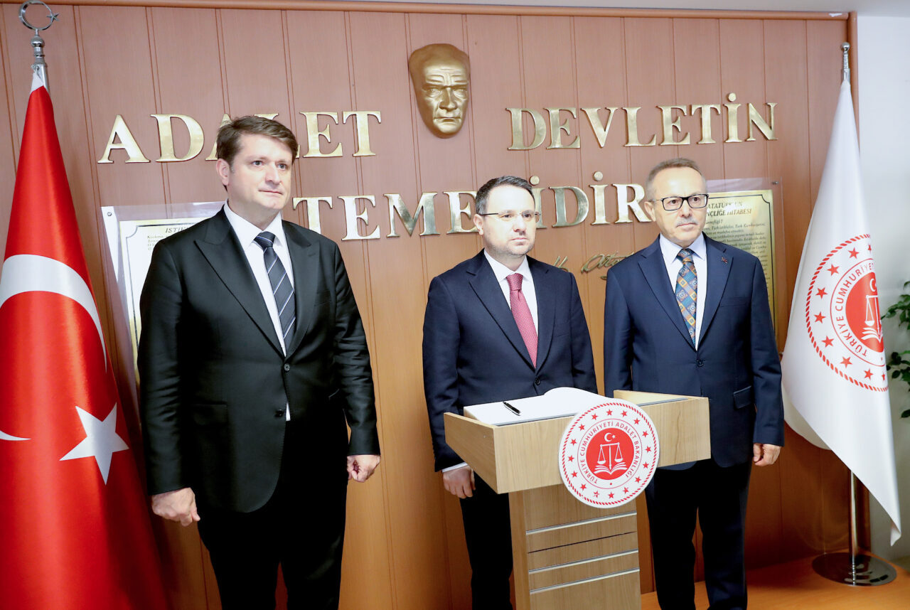 DİYARBAKIR (AA) – Adalet Bakanı Akın Gürlek, Diyarbakır'da çeşitli ziyaretlerde