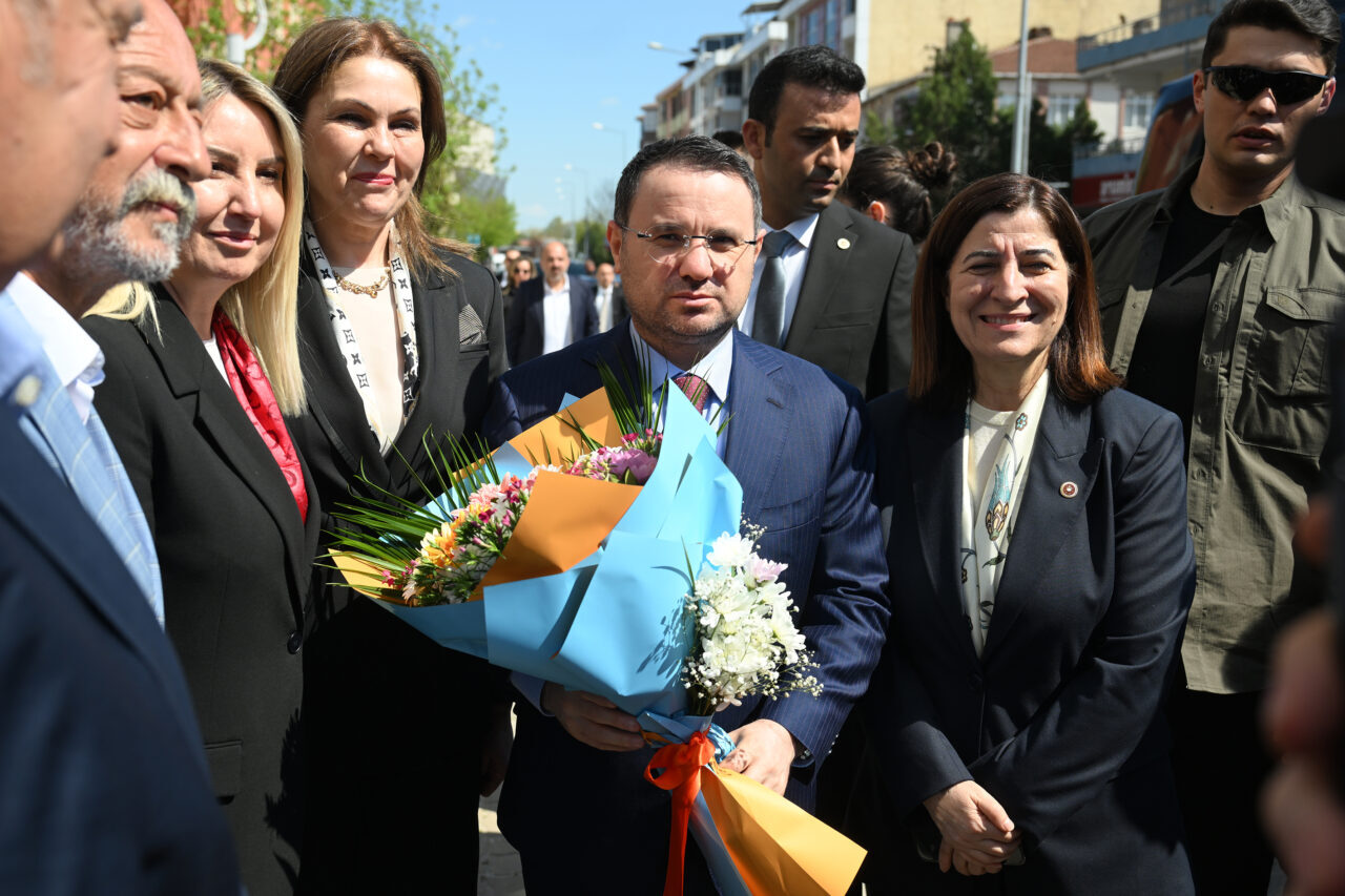 EDİRNE (AA) – Adalet Bakanı Akın Gürlek, Edirne'de gençlerle buluştu,