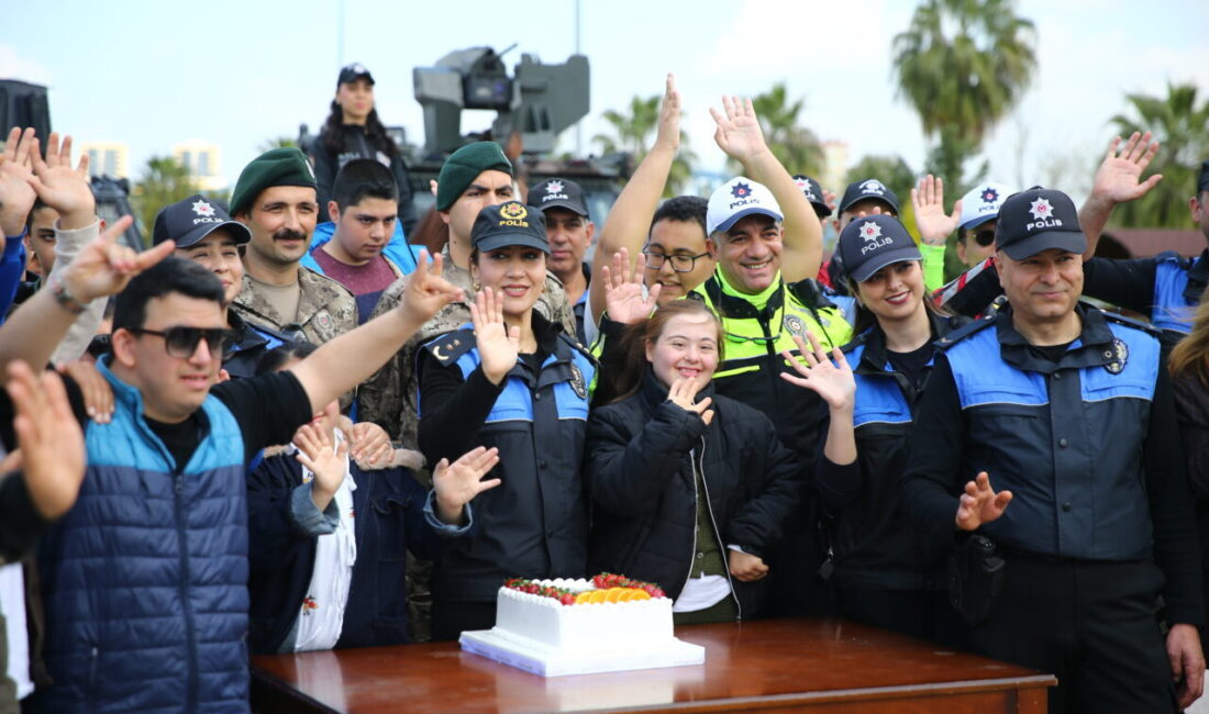 ADANA (AA) – Adana'da özel gereksinimli çocuklar, Türk Polis Teşkilatının