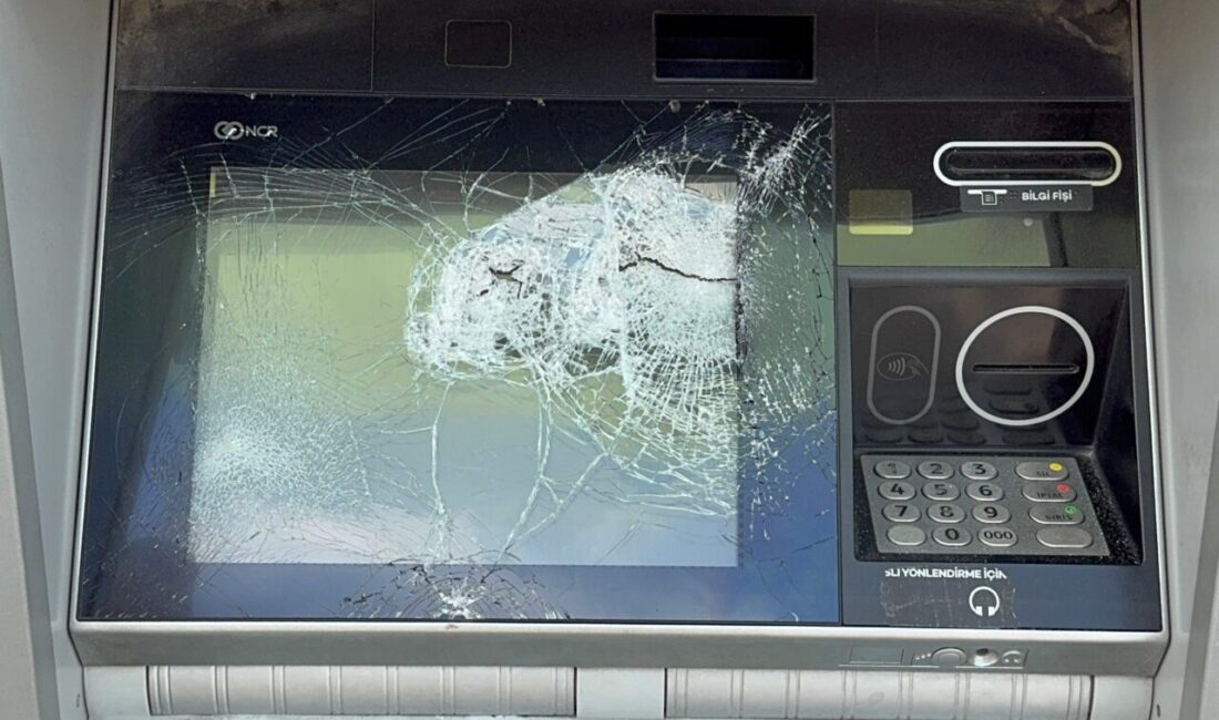 ADANA (AA) – Adana'nın merkez Seyhan ilçesinde ATM'lere zarar veren