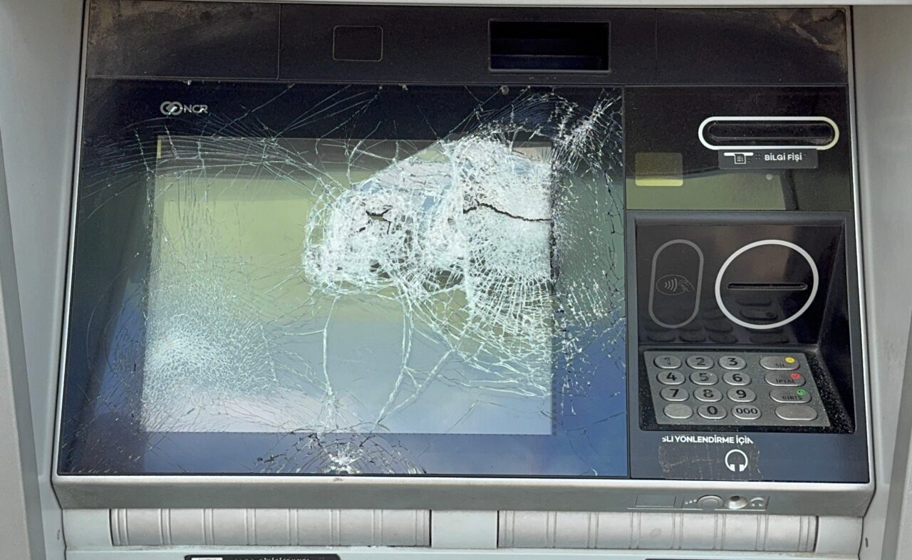 ADANA (AA) – Adana'nın merkez Seyhan ilçesinde ATM'lere zarar veren
