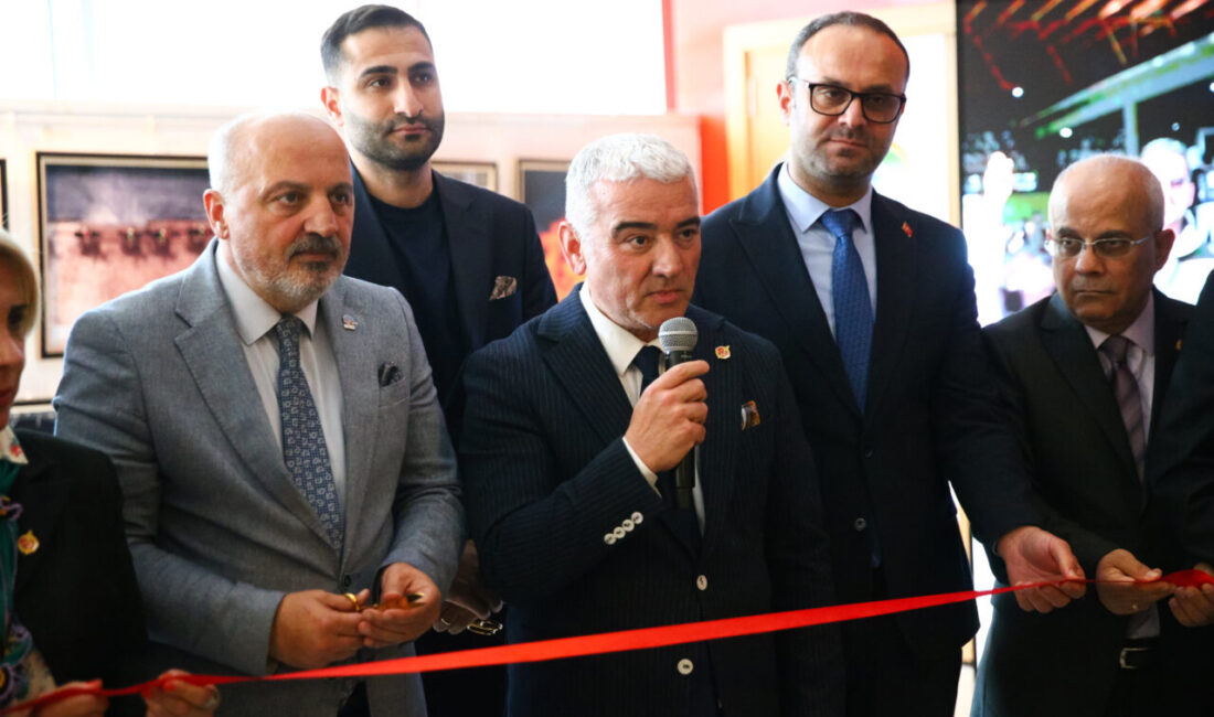 - Anadolu Ajansı (AA) fotoğraflarının da yer aldığı sergide, AA