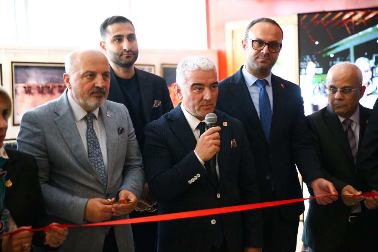 - Anadolu Ajansı (AA) fotoğraflarının da yer aldığı sergide, AA