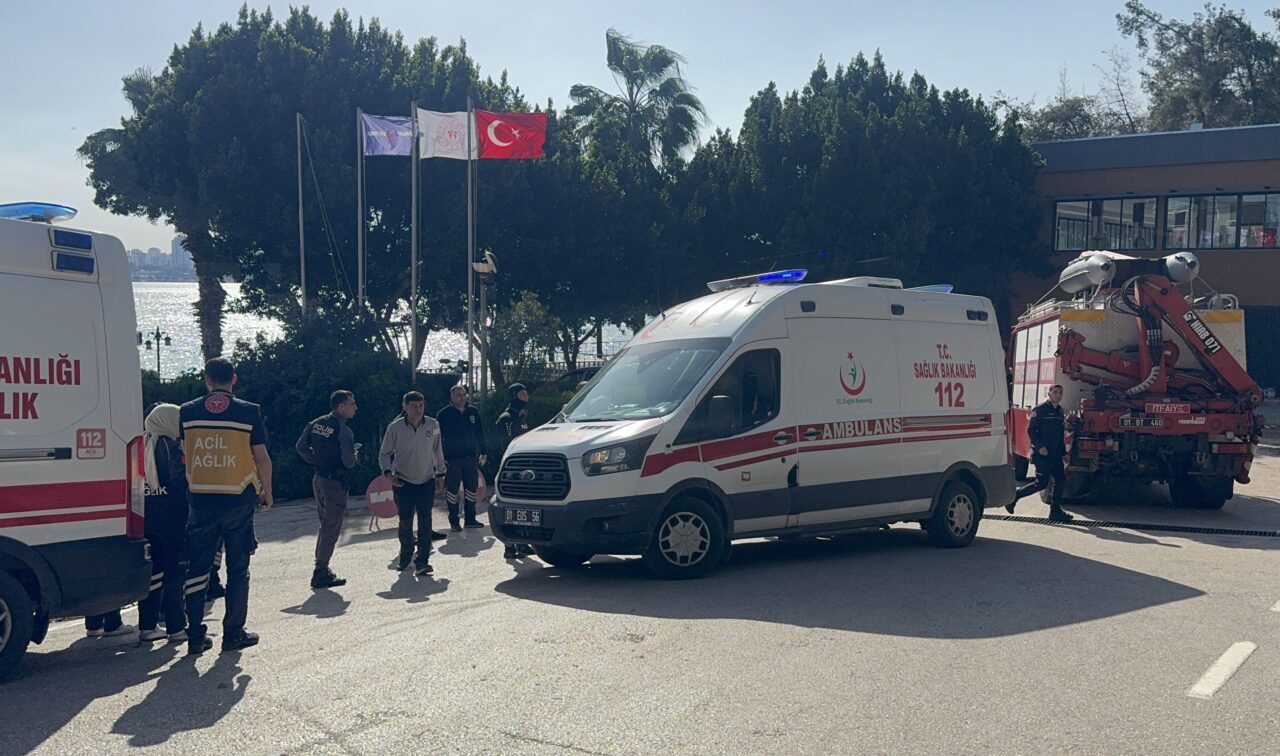 ADANA (AA) – Adana'nın merkez Sarıçam ilçesinde gölde boğulma tehlikesi