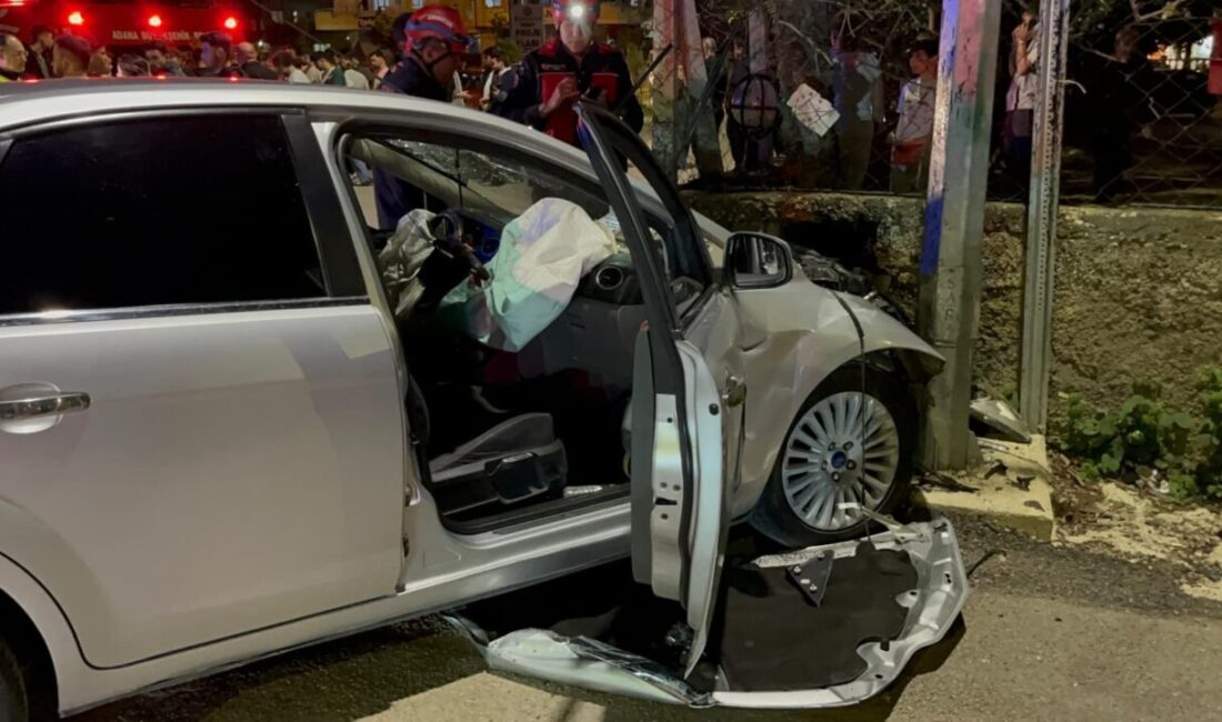 ADANA (AA) – Adana'nın Kozan ilçesinde iki otomobilin çarpışması sonucu