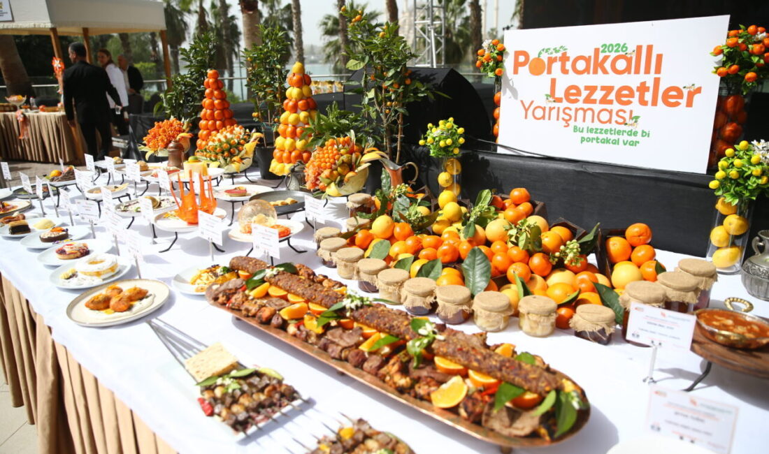 ADANA (AA) – Adana'da devam eden 14. Uluslararası Portakal Çiçeği