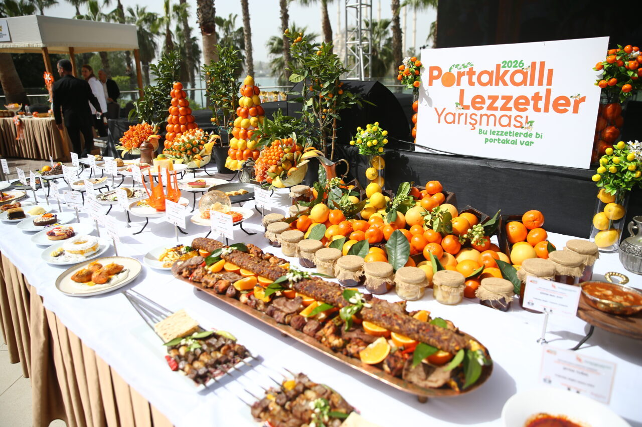 ADANA (AA) – Adana'da devam eden 14. Uluslararası Portakal Çiçeği