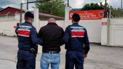 ADANA (AA) – Adana'da farklı suçlardan kesinleşmiş hapis cezalarıyla aranan