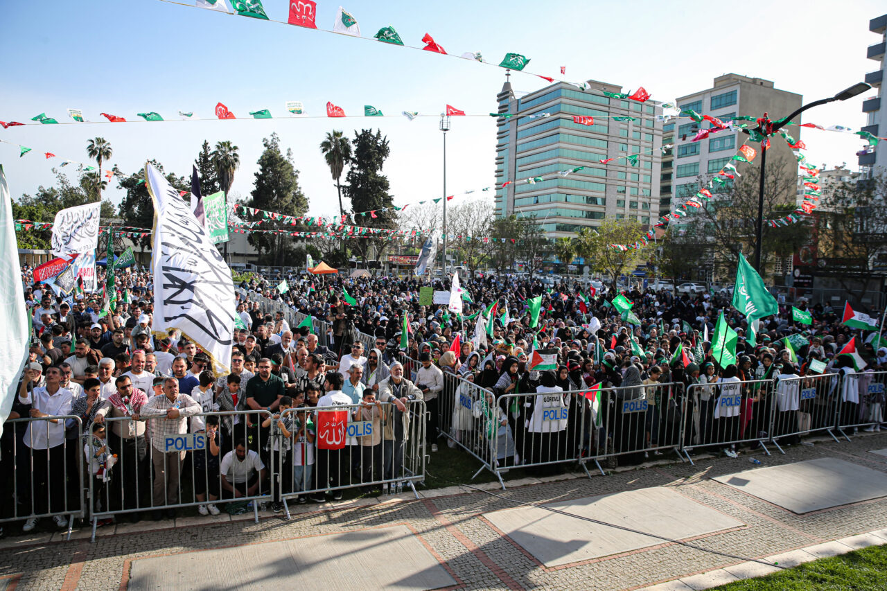 ADANA (AA) – Adana'da, Peygamber Sevdalıları Vakfı tarafından "Mevlid-i Nebi"