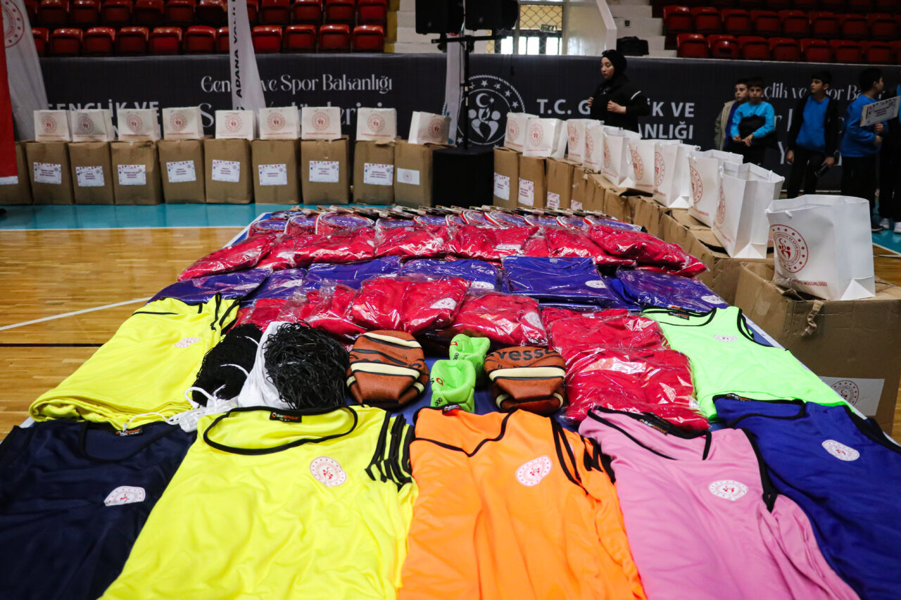 ADANA (AA) – Adana'da düzenlenen "Geleceğin Sporcularına Destek Programı" kapsamında