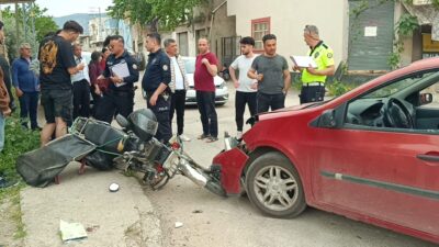 ADANA (AA) – Adana'nın Kozan ilçesinde otomobille motosikletin çarpıştığı kazada