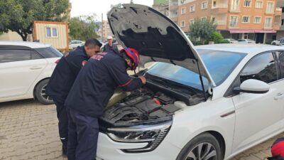 ADANA (AA) – Adana'nın Kozan ilçesinde bir otomobilin motor kısmına