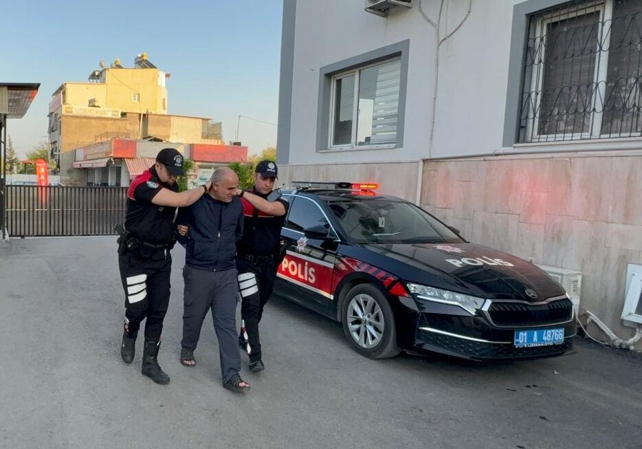 ADANA (AA) – Adana'da sahipsiz köpeğe şiddet uygulayan şüpheli yakalandı.