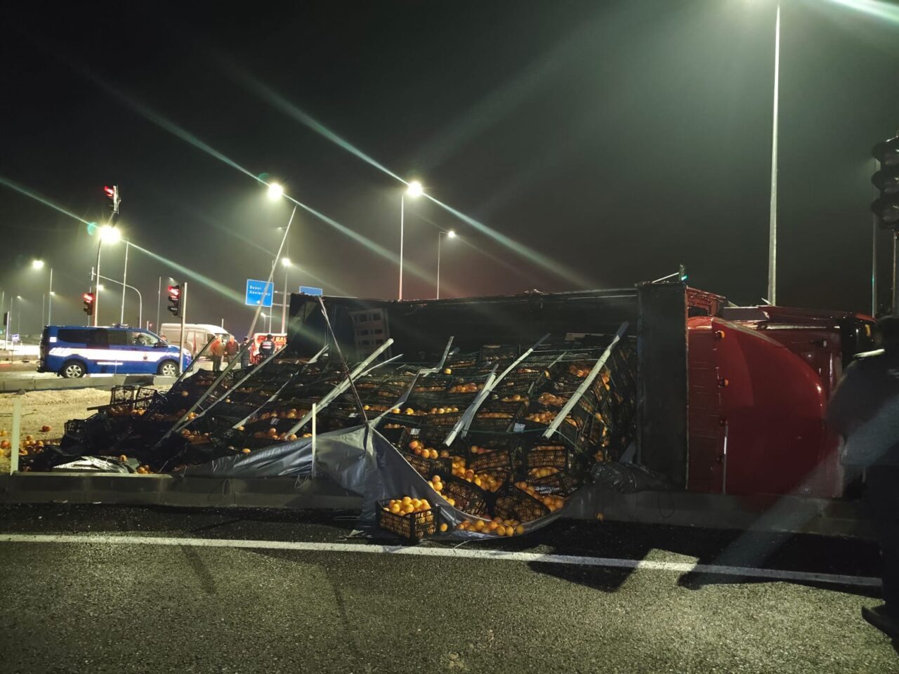 ADIYAMAN (AA) – Adıyaman'ın Besni ilçesinde 3 aracın karıştığı zincirleme