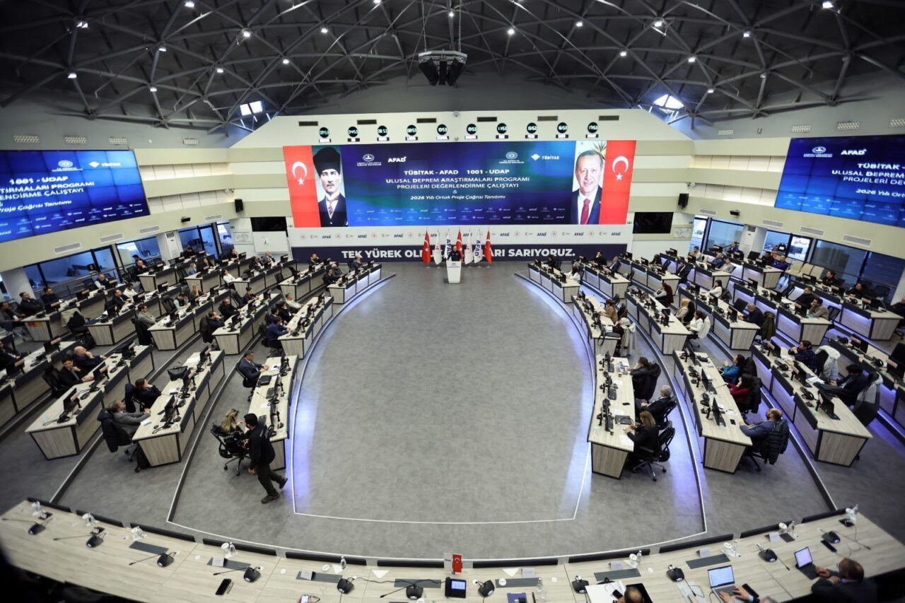 - AFAD Başkanı Ali Hamza Pehlivan:
- "24 üniversiteden 100'ün üzerinde