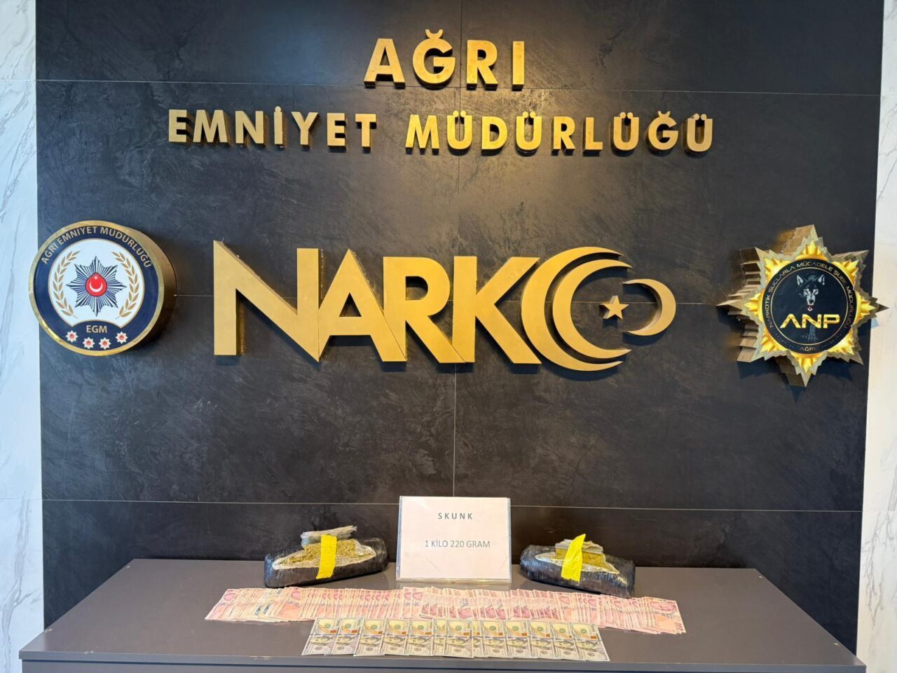 AĞRI (AA) – Ağrı'da, İran'dan gelen tırda 1 kilo 220