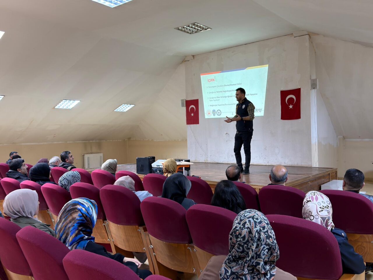 AĞRI (AA) – Ağrı'da polis ekiplerince, siber suçların önlenmesi ve