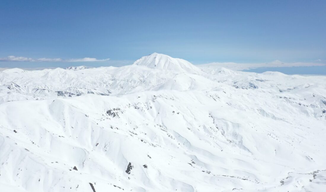 AĞRI (AA) – Ağrı'da baharda karla kaplı dağlar, güzel manzaralar