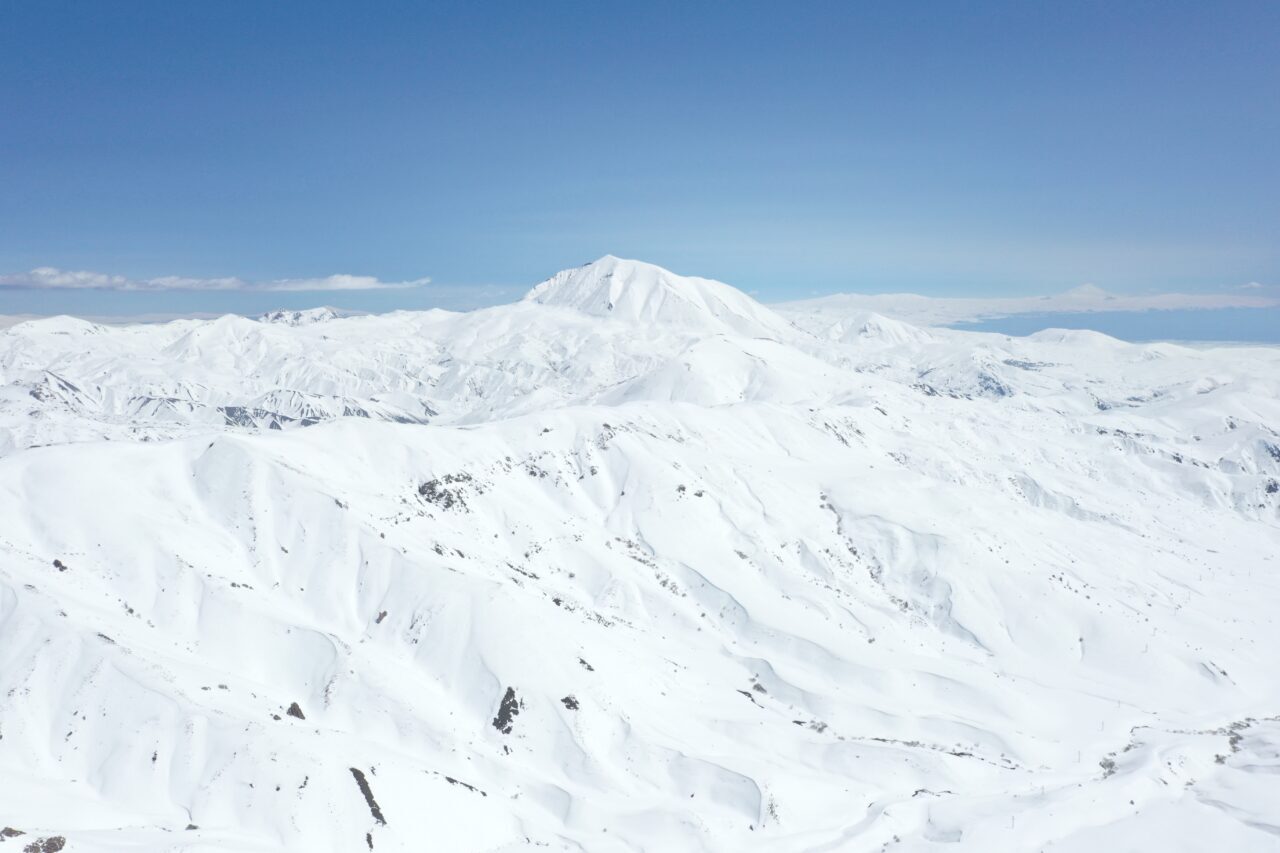 AĞRI (AA) – Ağrı'da baharda karla kaplı dağlar, güzel manzaralar