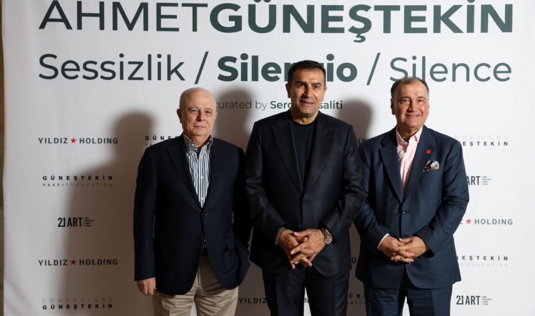 İSTANBUL (AA) – Sanatçı Ahmet Güneştekin'in "Sessizlik" sergisi, Yıldız Holding