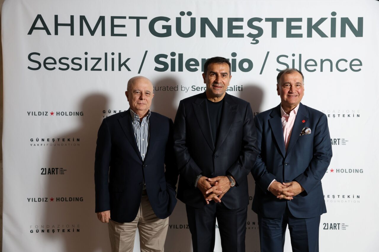 İSTANBUL (AA) – Sanatçı Ahmet Güneştekin'in "Sessizlik" sergisi, Yıldız Holding